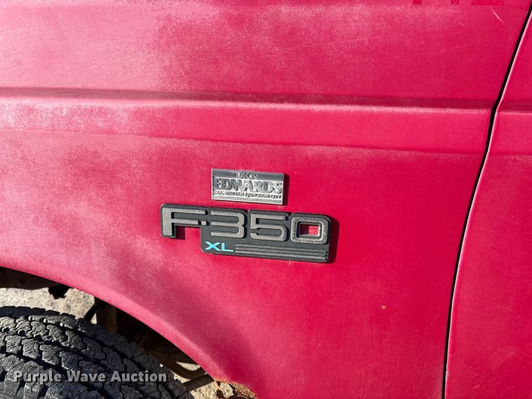 image for item FI0868 1994 Ford F350 XL flatbed pickup truck