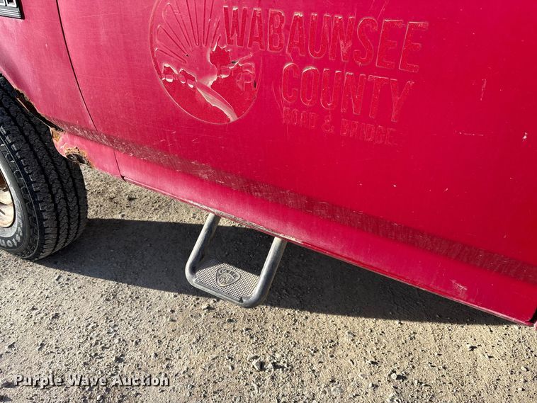 image for item FI0868 1994 Ford F350 XL flatbed pickup truck