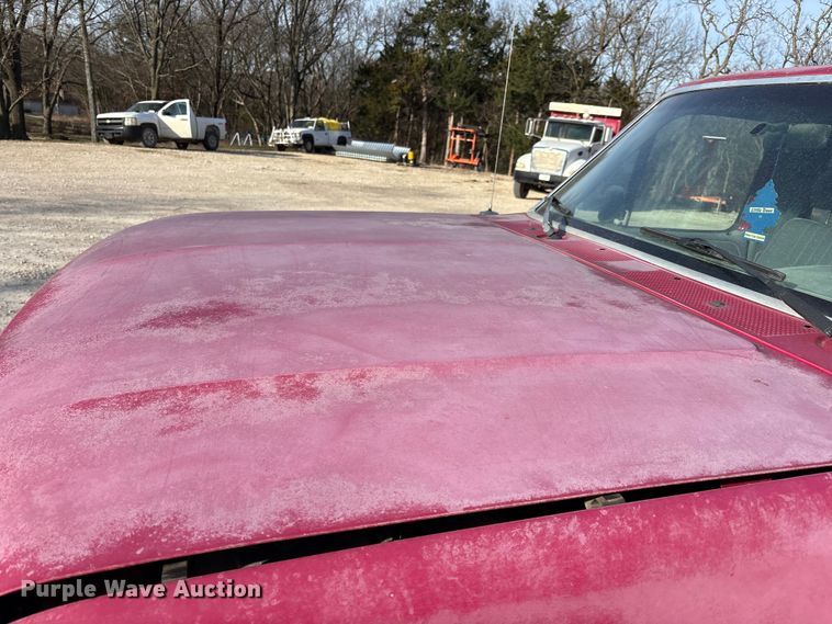 image for item FI0868 1994 Ford F350 XL flatbed pickup truck