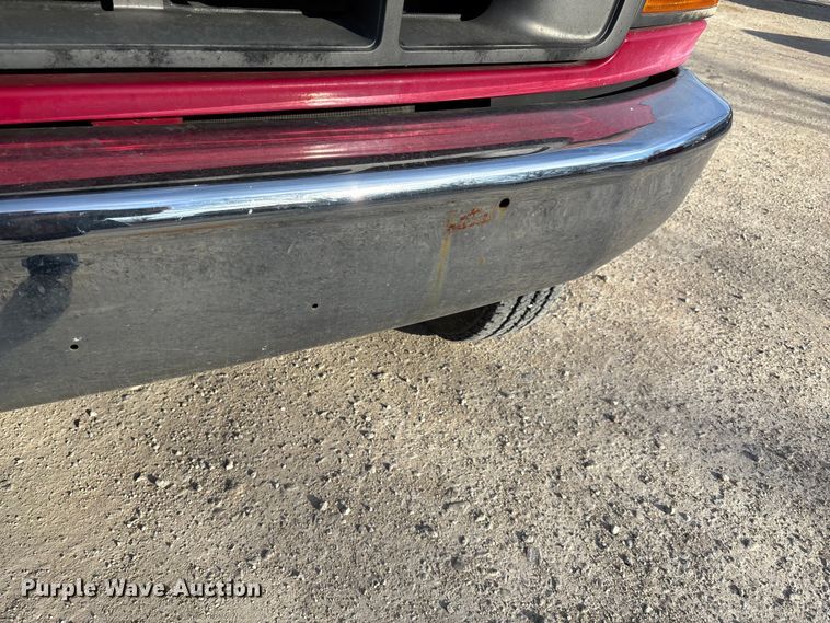 image for item FI0868 1994 Ford F350 XL flatbed pickup truck