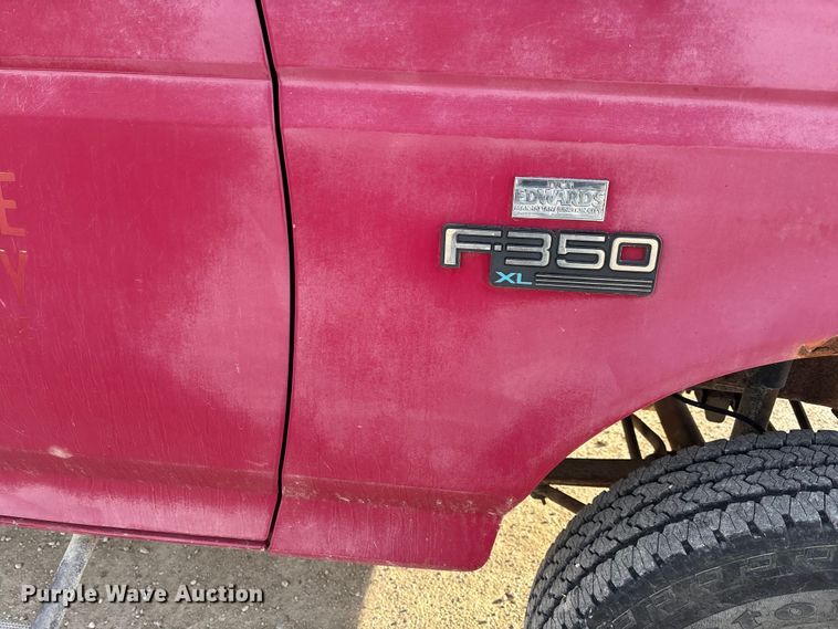 image for item FI0868 1994 Ford F350 XL flatbed pickup truck