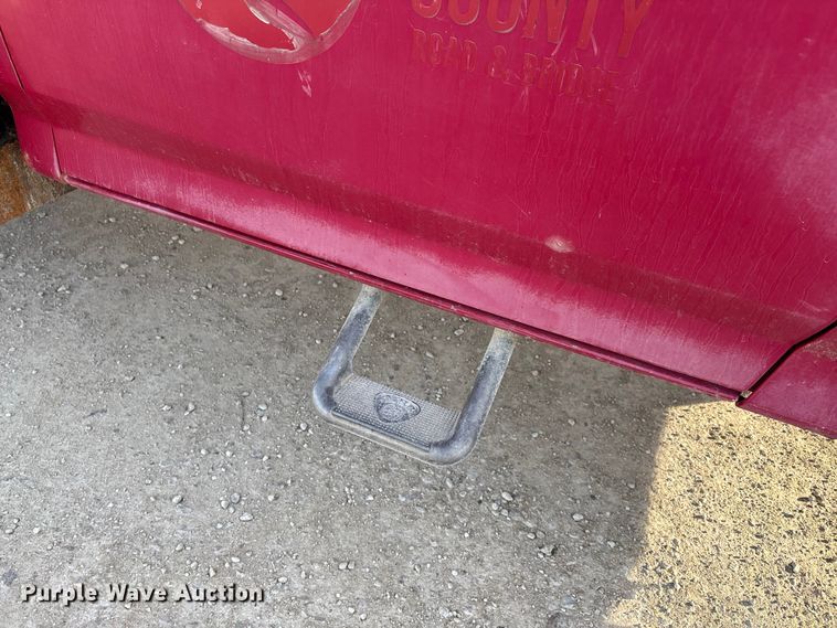 image for item FI0868 1994 Ford F350 XL flatbed pickup truck