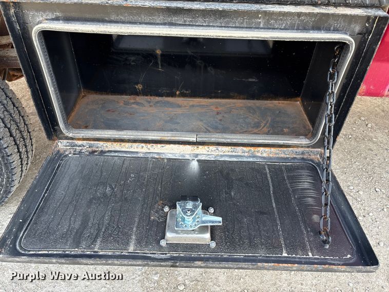 image for item FI0868 1994 Ford F350 XL flatbed pickup truck