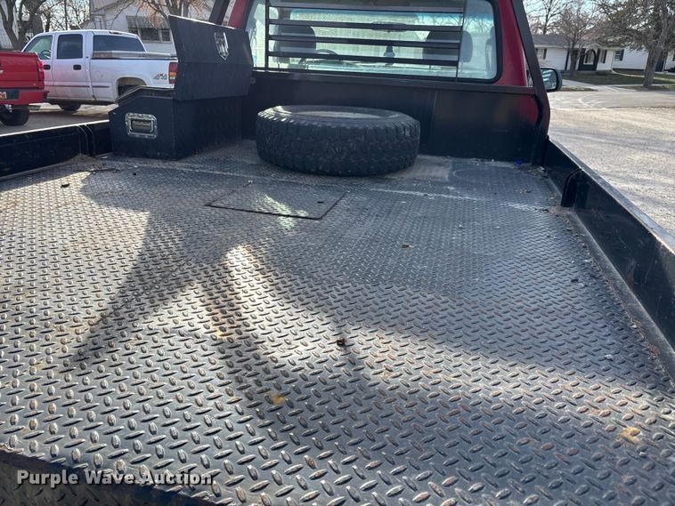image for item FI0868 1994 Ford F350 XL flatbed pickup truck