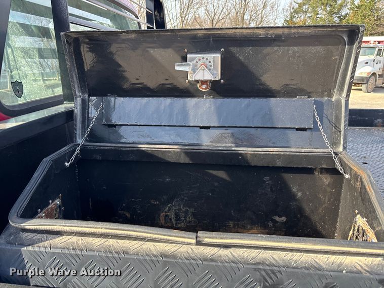 image for item FI0868 1994 Ford F350 XL flatbed pickup truck