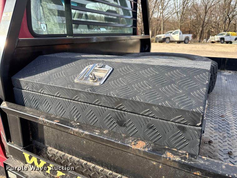 image for item FI0868 1994 Ford F350 XL flatbed pickup truck