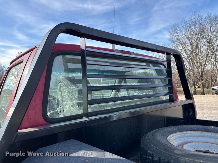 image for item FI0868 1994 Ford F350 XL flatbed pickup truck