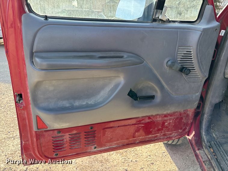 image for item FI0868 1994 Ford F350 XL flatbed pickup truck