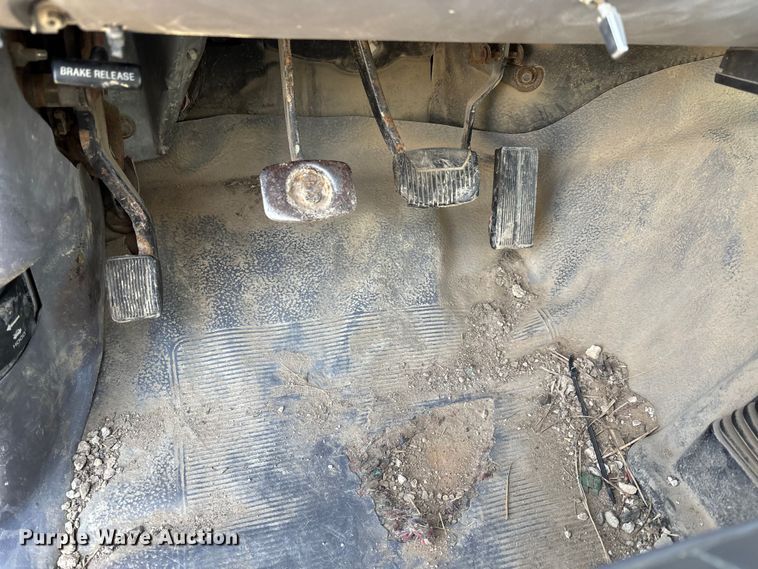 image for item FI0868 1994 Ford F350 XL flatbed pickup truck