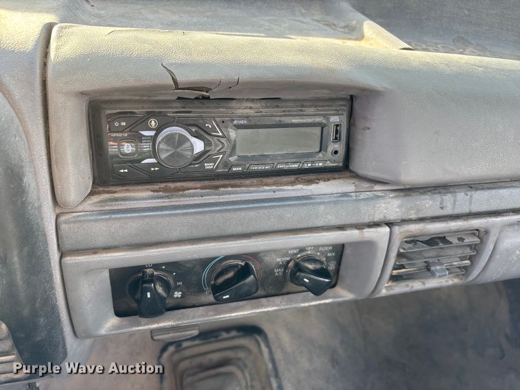 image for item FI0868 1994 Ford F350 XL flatbed pickup truck