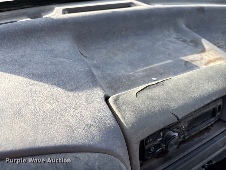 image for item FI0868 1994 Ford F350 XL flatbed pickup truck