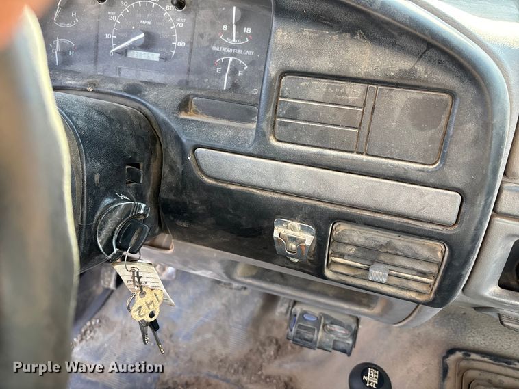 image for item FI0868 1994 Ford F350 XL flatbed pickup truck