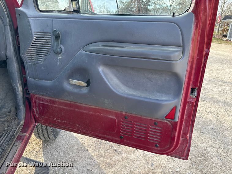 image for item FI0868 1994 Ford F350 XL flatbed pickup truck