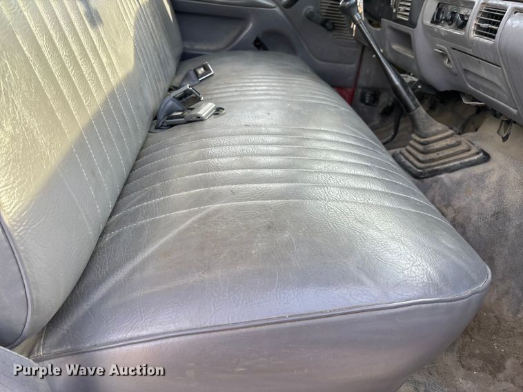 image for item FI0868 1994 Ford F350 XL flatbed pickup truck