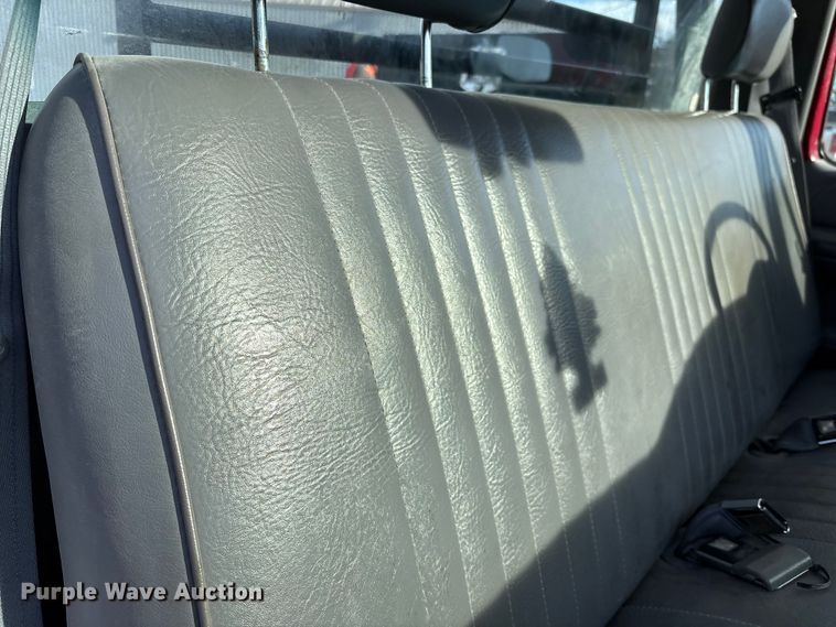 image for item FI0868 1994 Ford F350 XL flatbed pickup truck