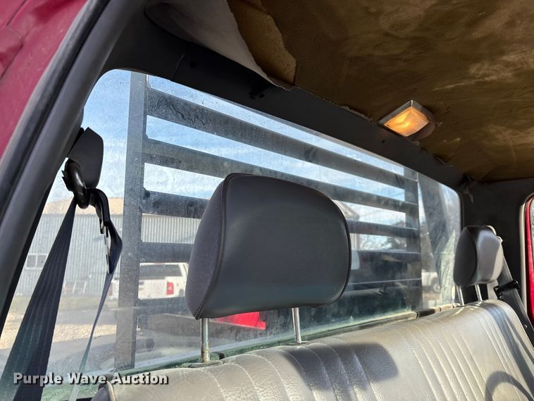 image for item FI0868 1994 Ford F350 XL flatbed pickup truck