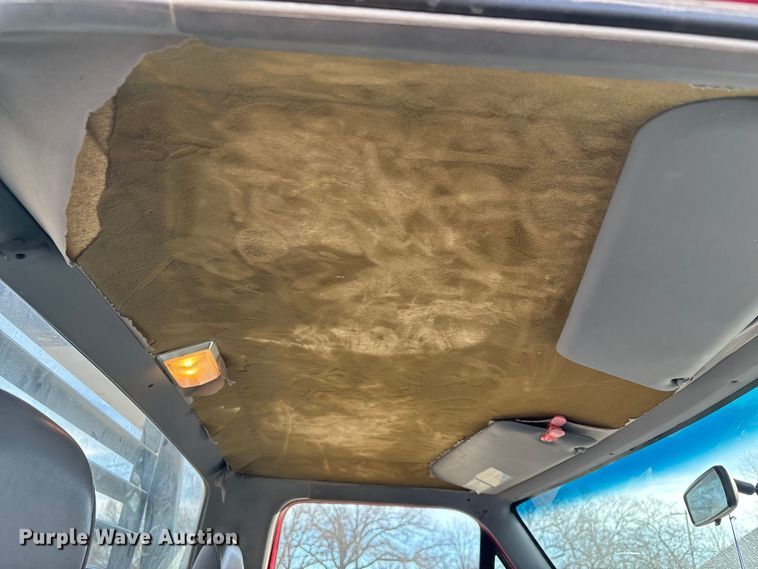 image for item FI0868 1994 Ford F350 XL flatbed pickup truck