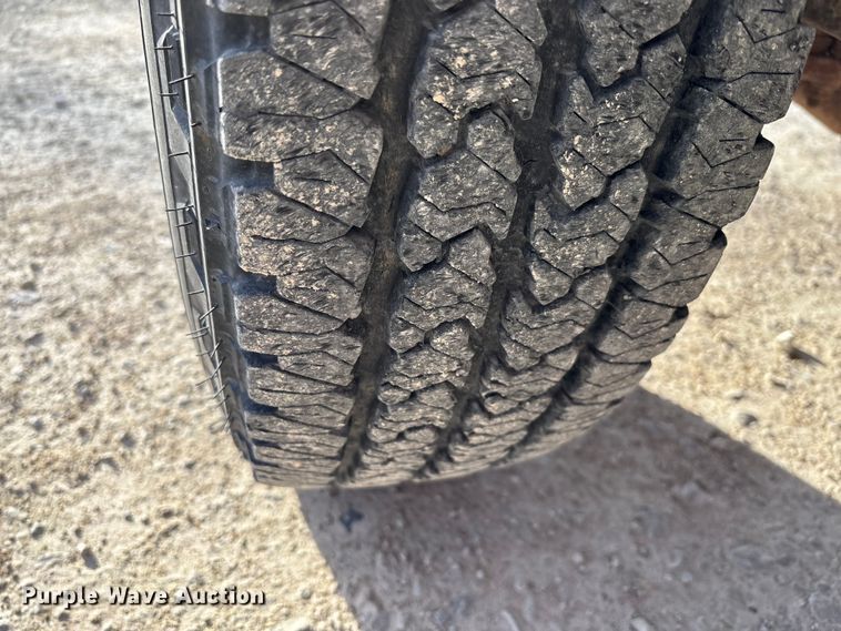 image for item FI0868 1994 Ford F350 XL flatbed pickup truck