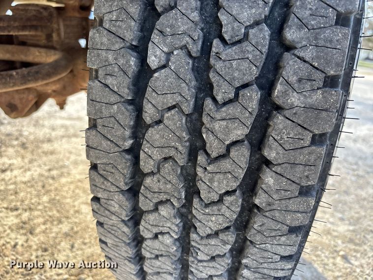 image for item FI0868 1994 Ford F350 XL flatbed pickup truck