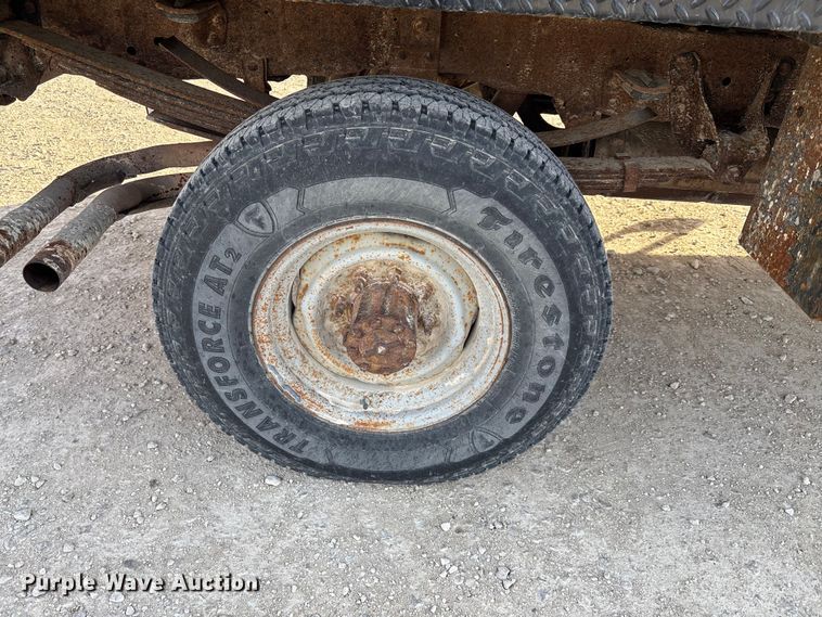 image for item FI0868 1994 Ford F350 XL flatbed pickup truck