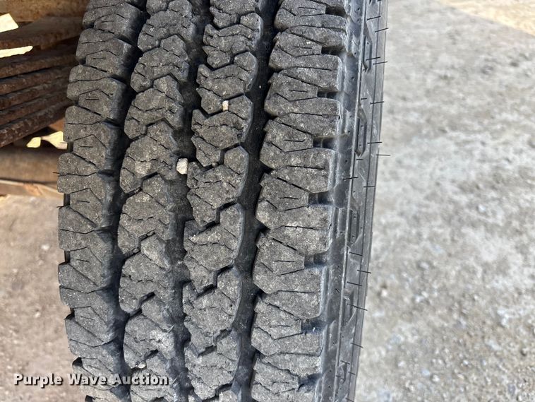 image for item FI0868 1994 Ford F350 XL flatbed pickup truck