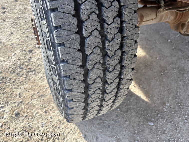 image for item FI0868 1994 Ford F350 XL flatbed pickup truck