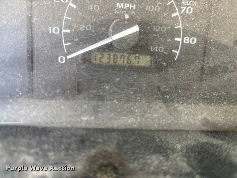 image for item FI0868 1994 Ford F350 XL flatbed pickup truck