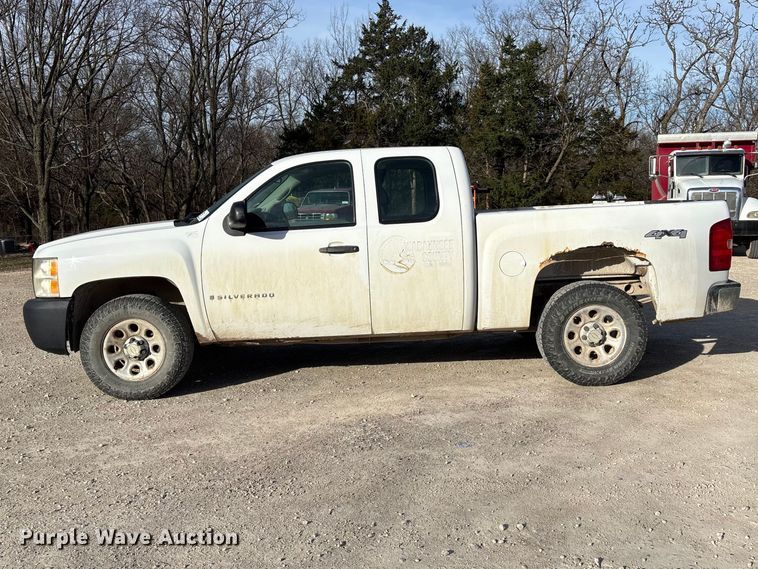 image for item FI0869 2009 Chevrolet Silverado 1500 Ext. Cab pickup truck