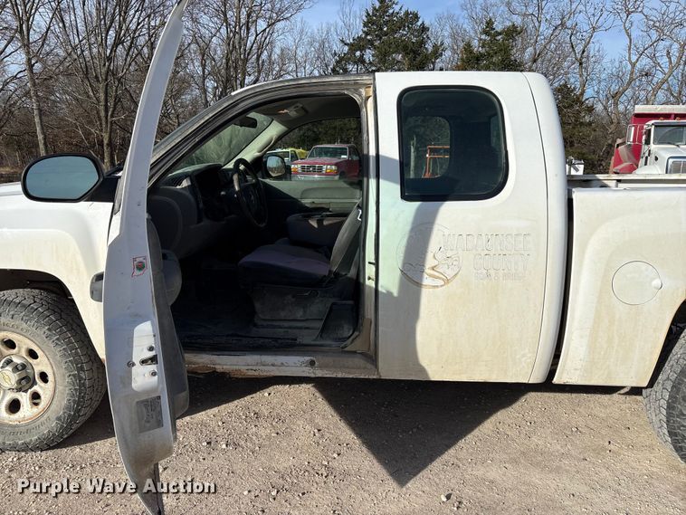 image for item FI0869 2009 Chevrolet Silverado 1500 Ext. Cab pickup truck