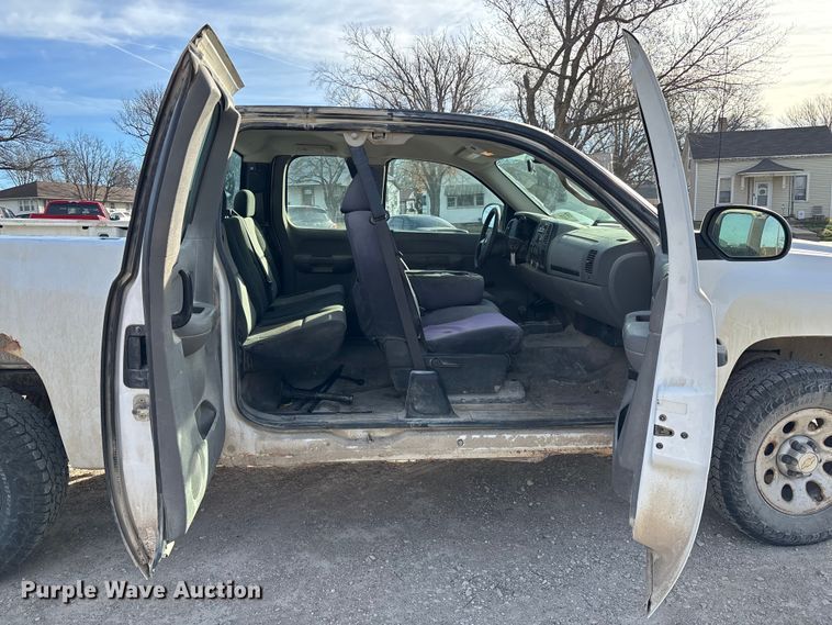 image for item FI0869 2009 Chevrolet Silverado 1500 Ext. Cab pickup truck