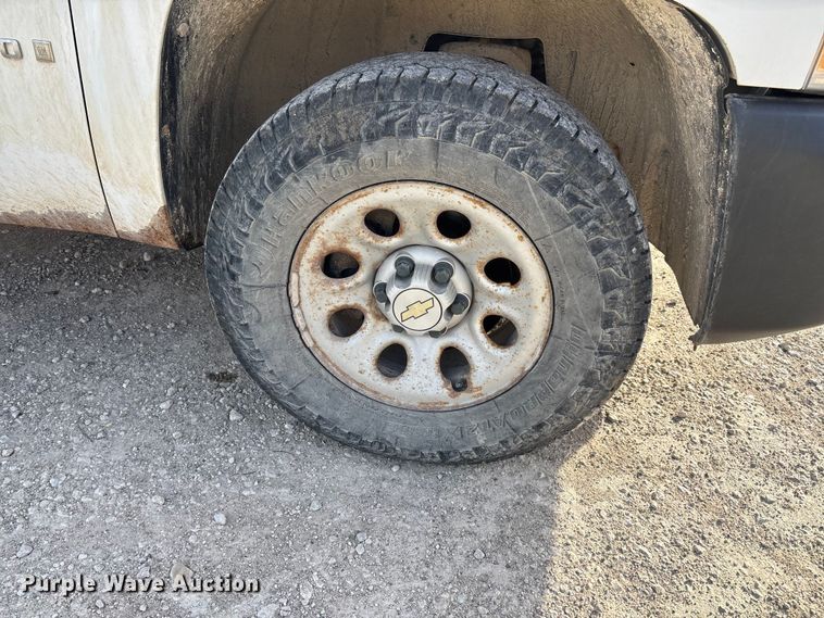 image for item FI0869 2009 Chevrolet Silverado 1500 Ext. Cab pickup truck