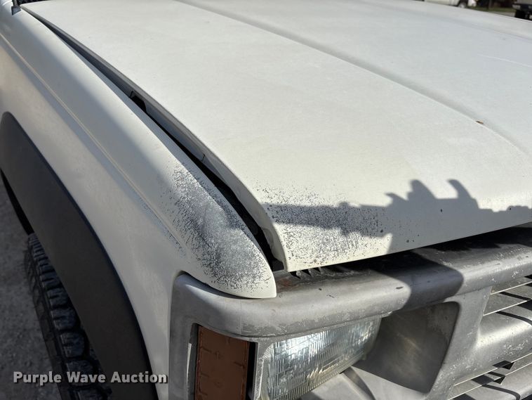 image for item FI0870 1999 Chevrolet K3500 pickup truck