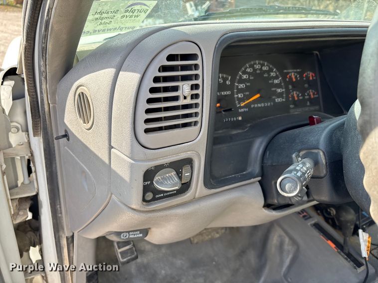 image for item FI0870 1999 Chevrolet K3500 pickup truck