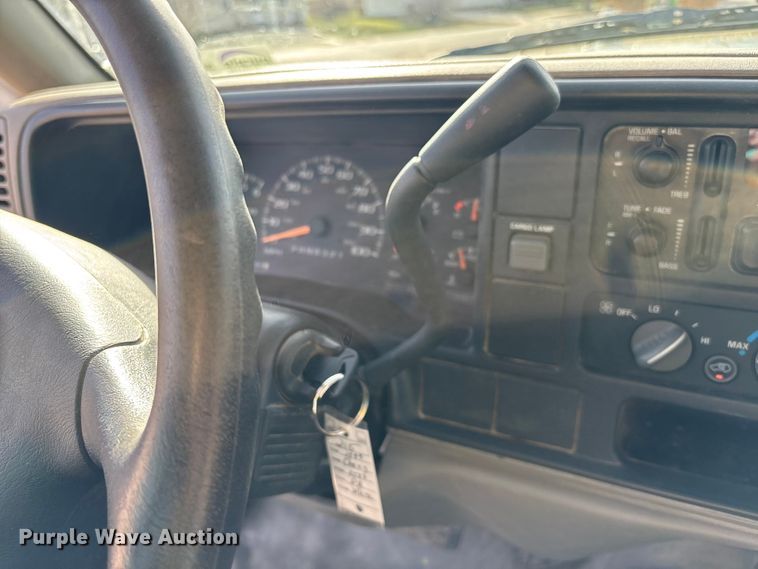 image for item FI0870 1999 Chevrolet K3500 pickup truck