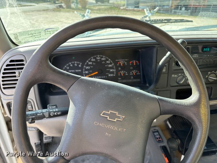 image for item FI0870 1999 Chevrolet K3500 pickup truck