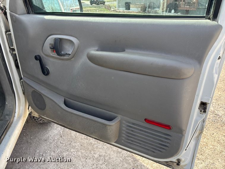 image for item FI0870 1999 Chevrolet K3500 pickup truck