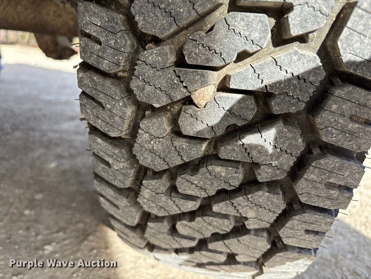 image for item FI0870 1999 Chevrolet K3500 pickup truck