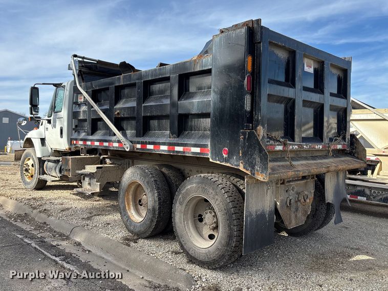 image for item FI0871 2007 International  7400 dump truck