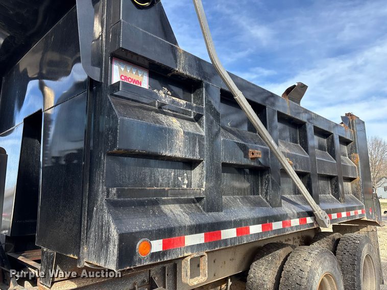 image for item FI0871 2007 International  7400 dump truck