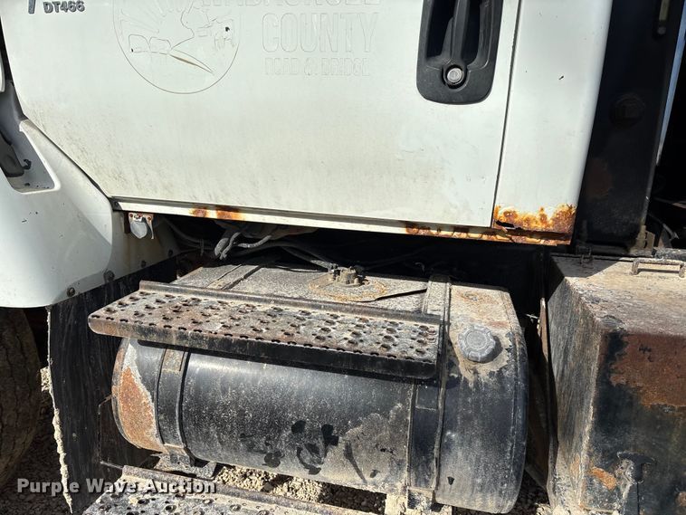 image for item FI0871 2007 International  7400 dump truck