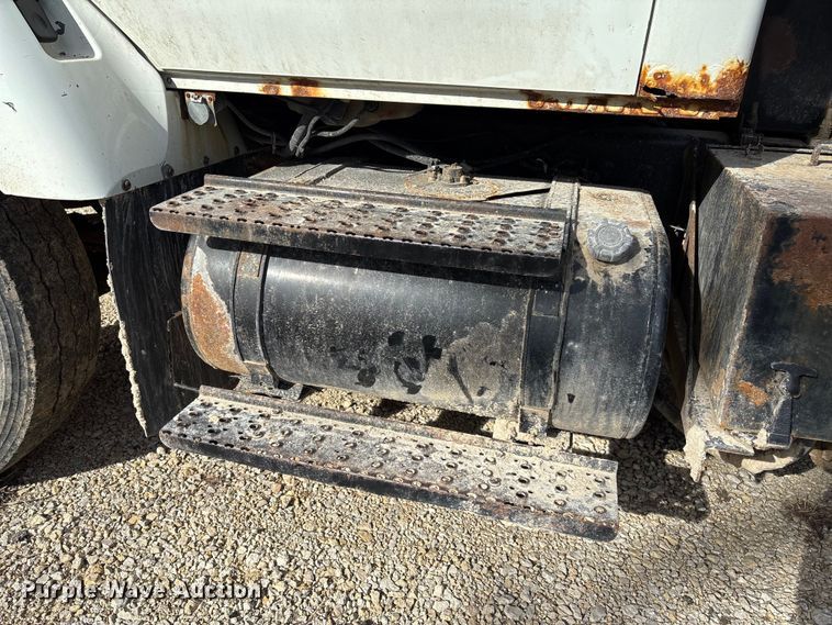 image for item FI0871 2007 International  7400 dump truck