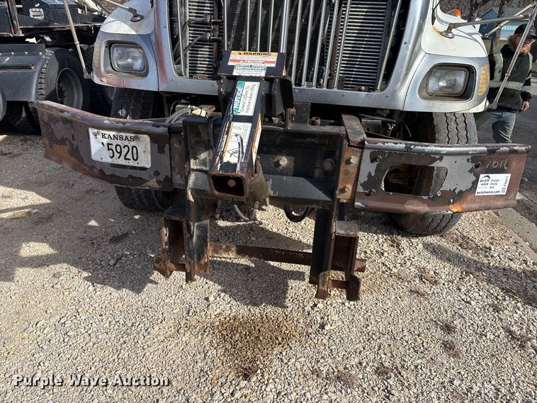 image for item FI0871 2007 International  7400 dump truck