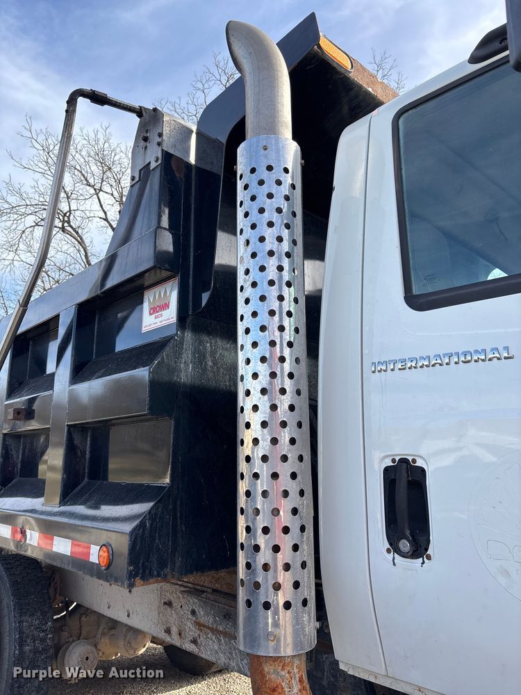 image for item FI0871 2007 International  7400 dump truck