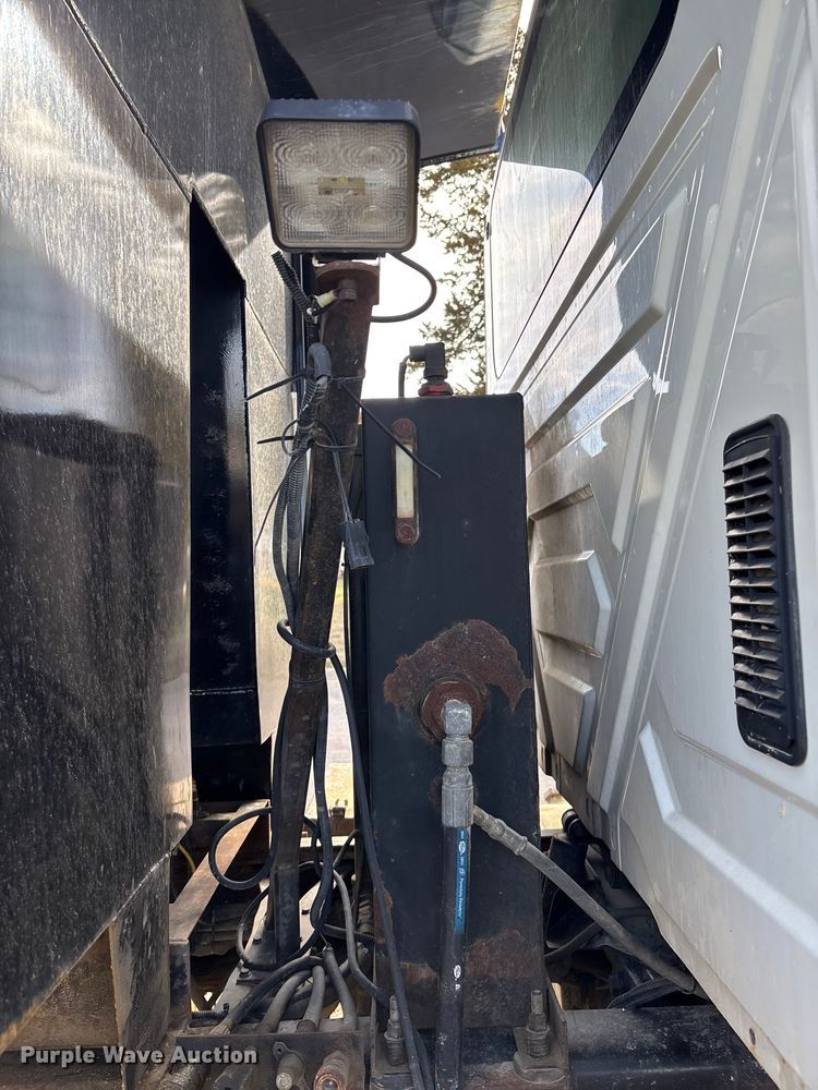 image for item FI0871 2007 International  7400 dump truck