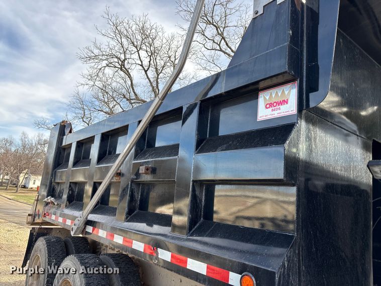 image for item FI0871 2007 International  7400 dump truck