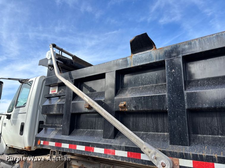 image for item FI0871 2007 International  7400 dump truck