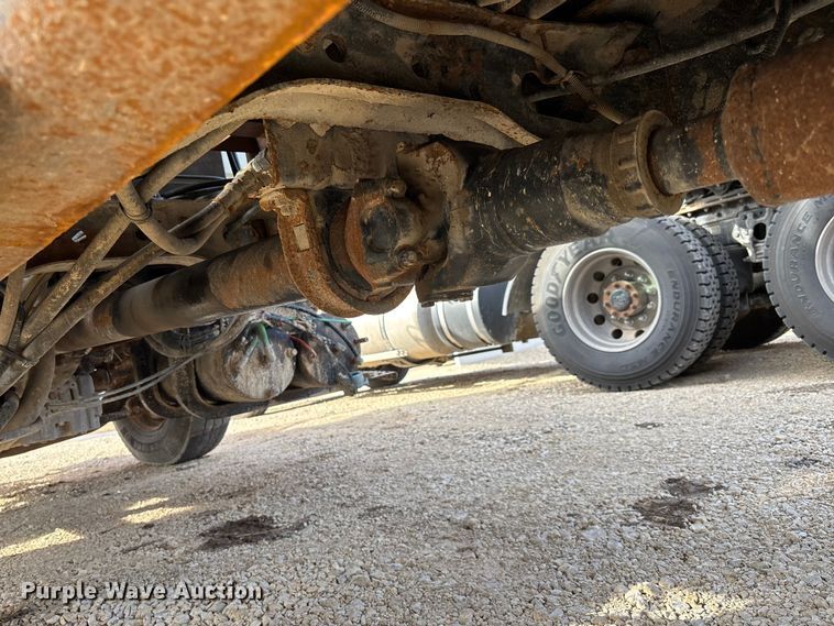 image for item FI0871 2007 International  7400 dump truck