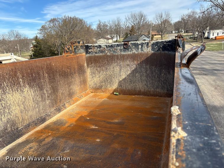 image for item FI0871 2007 International  7400 dump truck