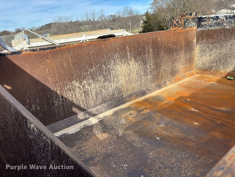 image for item FI0871 2007 International  7400 dump truck