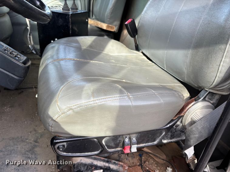 image for item FI0871 2007 International  7400 dump truck